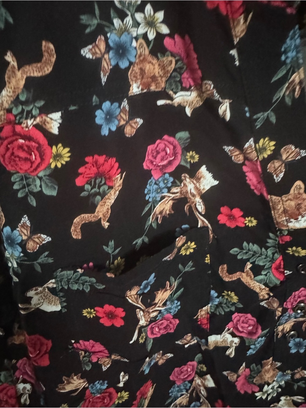 Philosophy animal rabbit fox women’s 3x Black Floral Split V-Neck Roll-Tab Top - Picture 5 of 9